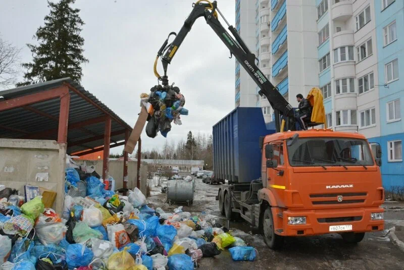 Вывоз бытового мусора в Одинцове с погрузкой в октябре