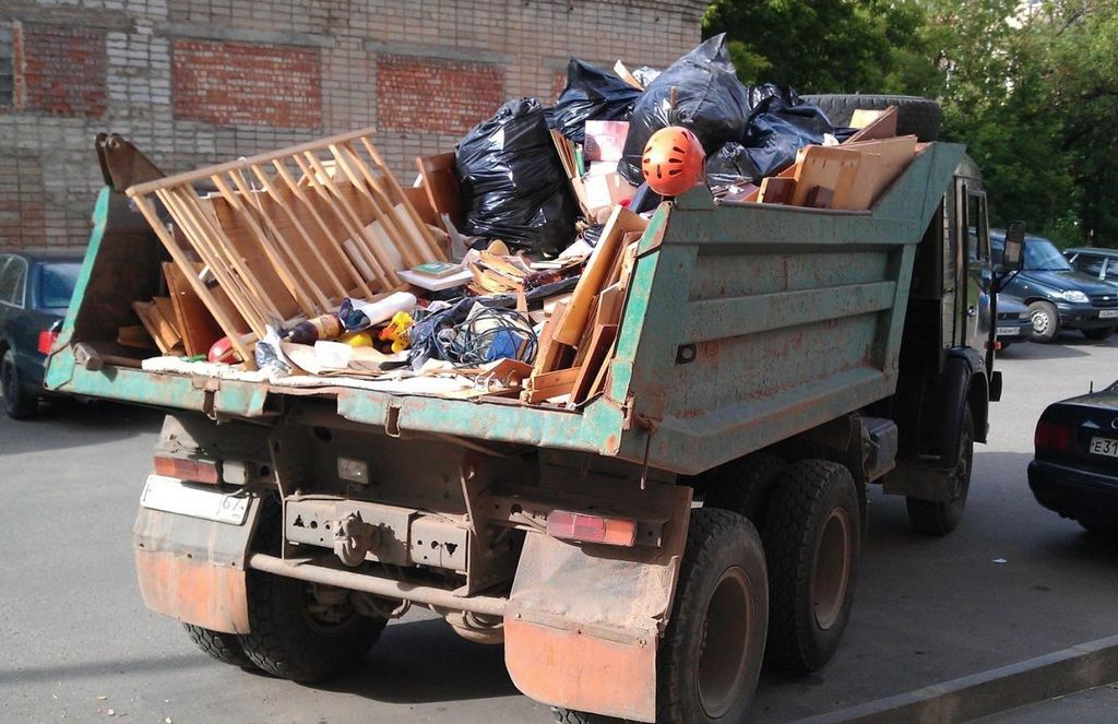 Вывоз мусора из магазина в Одинцове от ПроМусор: услуги, цена от 1812 руб., утилизация отходов
