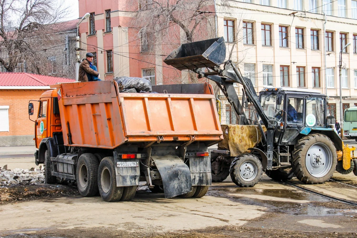 Вывоз мусора Камазом в Одинцове – аренда и заказ Камаза 10 тонн от 2434 руб. в ПроМусор