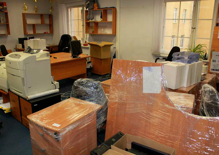 Вывоз старой офисной мебели в Одинцове в октябре