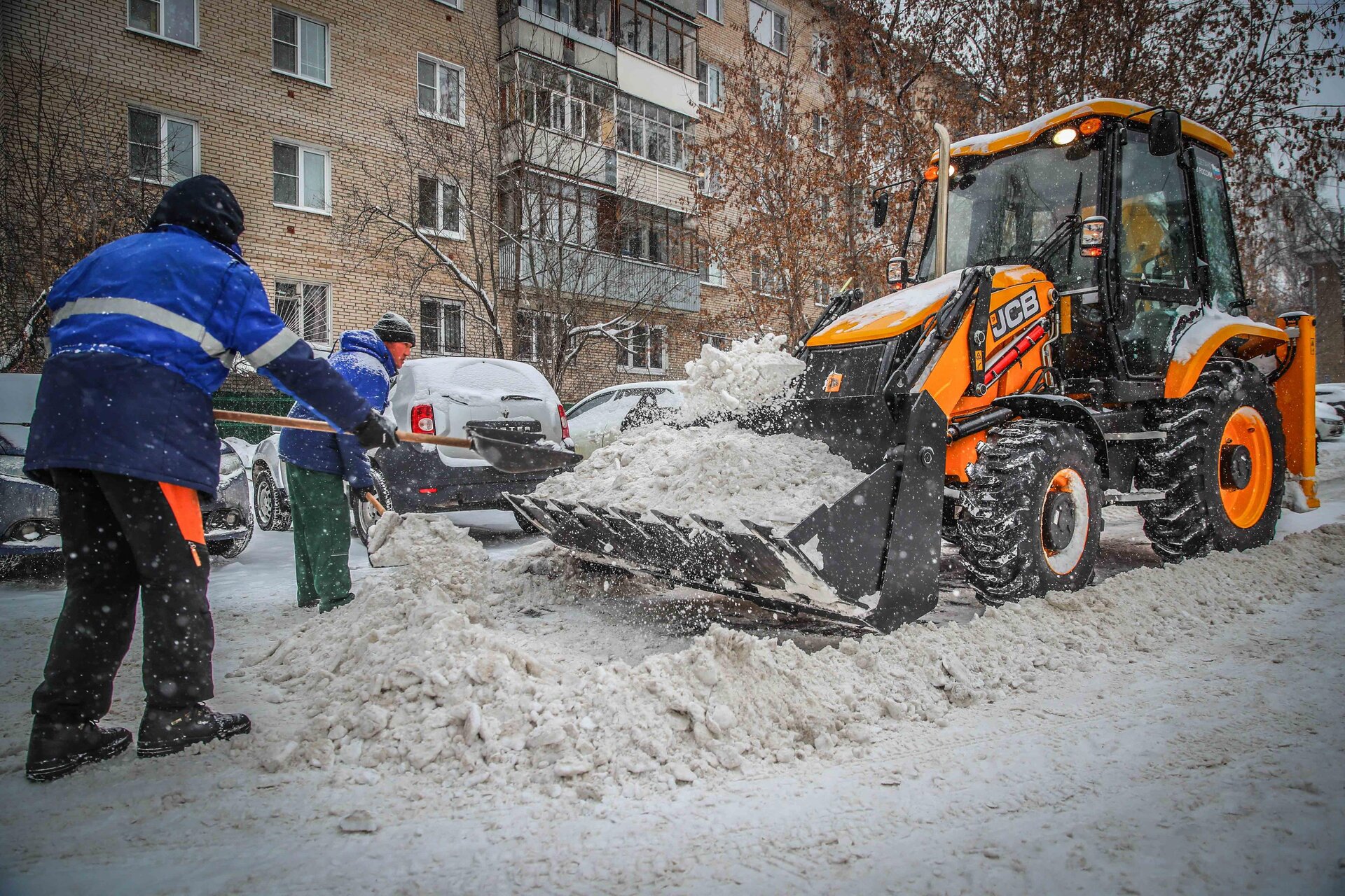 Очистка дворов от снега и наледи в Одинцове — уборка снега, трактор и ручная, цены от 518 руб. | ПроМусор